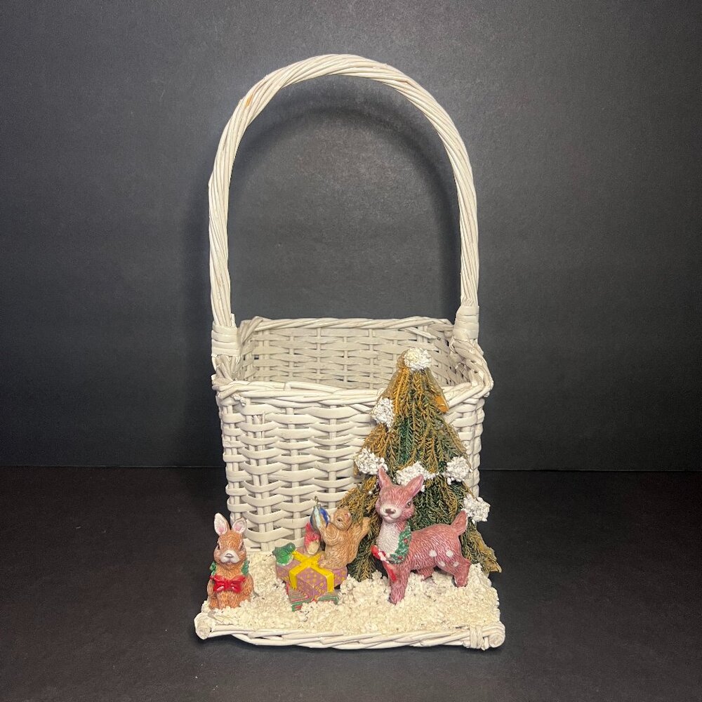 VTG White Painted Woven Wicker Christmas Basket w/ Winter Scene & Animal Figures